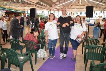 Presentación del calendario solidario 2010 en el Mercado Municipal de Telde (Foto TA)